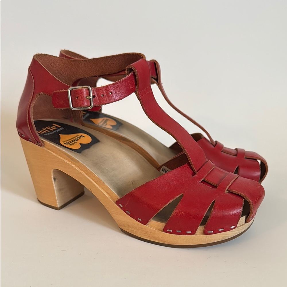 Swedish Hasbeens Red Leather T-Strap  Platform Heels EU 39 / 8-8.5